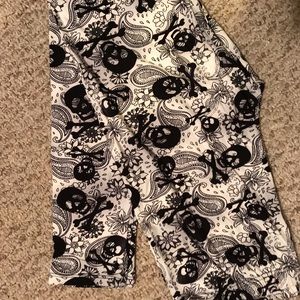 Plus size skull leggings